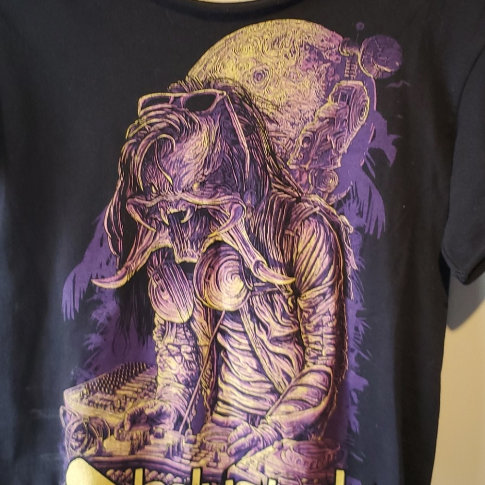 Custom Adbucted shirt - Picture 4 of 6